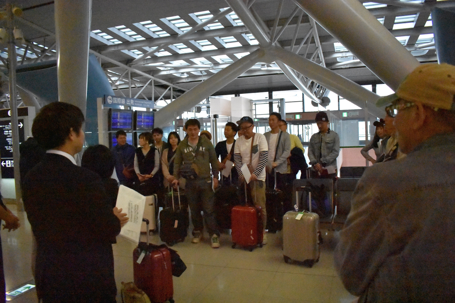 朝7:30に関西空港へ集合しました。これから韓国ｿｳﾙへと旅立ちます